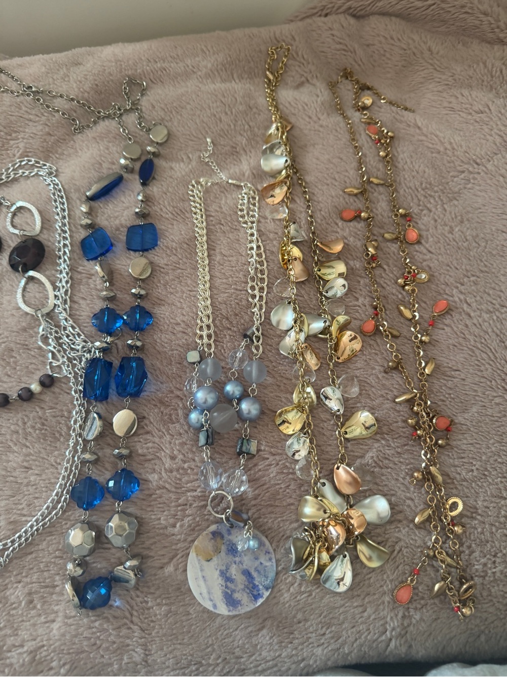 10+ Vintage Women’s Necklace Bundle